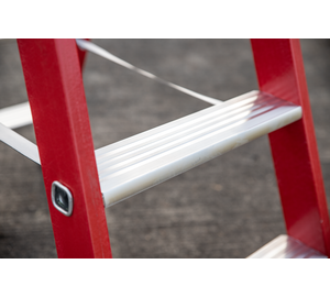 Bockleiter beidseitig begehbar 2x4 Stufen | © Riesa Outlet GmbH