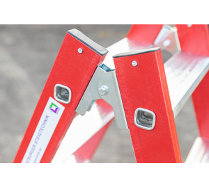 Bockleiter beidseitig begehbar 2x4 Stufen | © Riesa Outlet GmbH