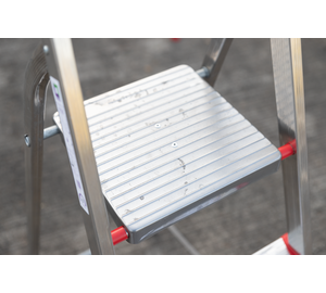Trittleiter Aluminium einseitig begehbar | © Riesa Outlet GmbH