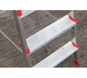 Trittleiter Aluminium einseitig begehbar | © Riesa Outlet GmbH