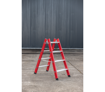 Bockleiter beidseitig begehbar 2x4 Stufen | © Riesa Outlet GmbH