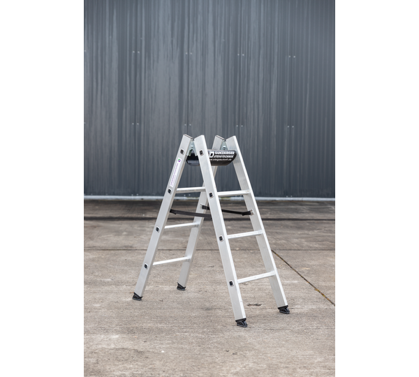 Bockleiter Aluminium beidseitig begehbar 2x4 Stufen | © Riesa Outlet GmbH