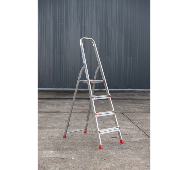 Trittleiter Aluminium einseitig begehbar 4 Stufen | © Riesa Outlet GmbH