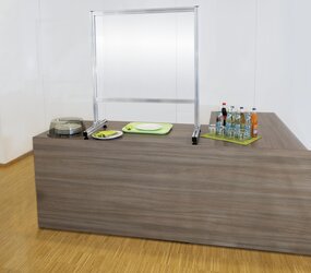 Mobile Trennwand auf Tresen | © MUNK GmbH