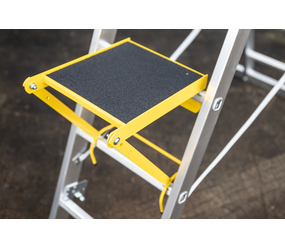 Zusatz-Podest mit Antirutschbelag | © Riesa Outlet GmbH