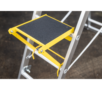 Zusatz-Podest mit Antirutschbelag | © Riesa Outlet GmbH