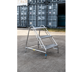 Arbeitstritt einseitig begehbar 3 Stufen | © Riesa Outlet GmbH