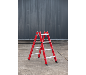 Bockleiter beidseitig begehbar 2x4 Stufen | © Riesa Outlet GmbH