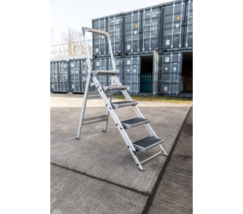 Klapptritt mit Haltegriff 5 Stufen | © Riesa Outlet GmbH