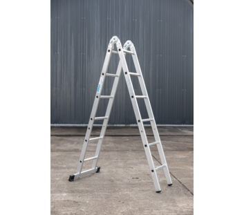 Scharnierleiter mit Traverse | © Riesa Outlet GmbH
