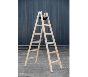 Sprossen-Stehleiter beidseitig begehbar 2x6 Sprossen | © Riesa Outlet GmbH