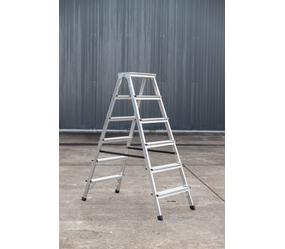 Bockleiter Aluminium beidseitig begehbar 2x5 Stufen | © Riesa Outlet GmbH