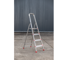 Trittleiter Aluminium einseitig begehbar 4 Stufen | © Riesa Outlet GmbH